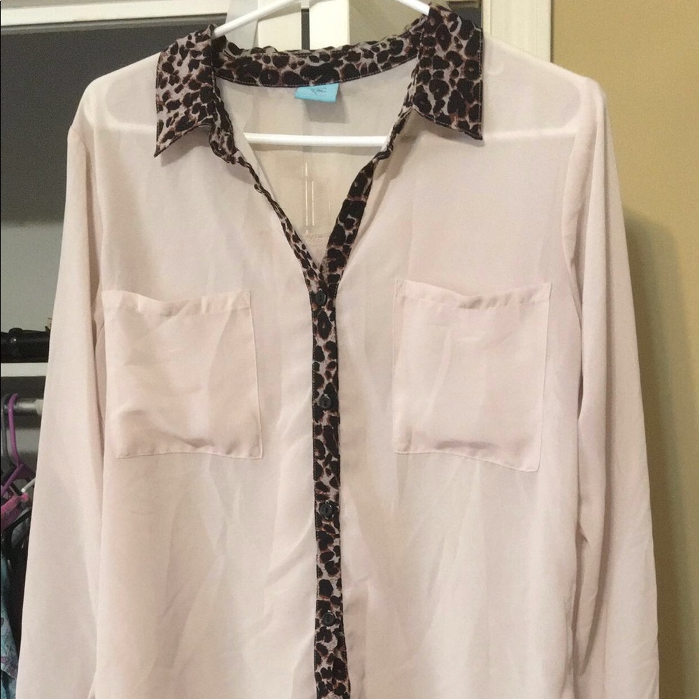 H&M Blouse long sleeve with cheetah print lining